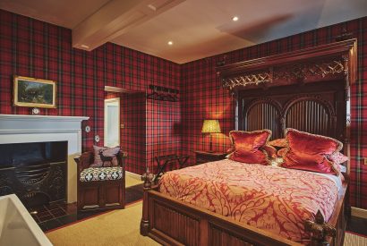 A bedroom at Queen Anne Estate, Vale of Glamorgan